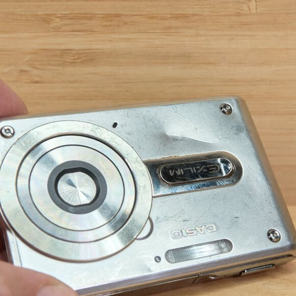 Casio Exilim EX-S100 / Ultra Slim 3.2MP Digital Camera / Credit Card Size - Picture 9 of 9
